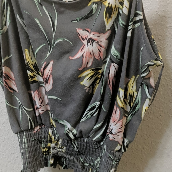 Flower Patterned Tank Top - Picture 3 of 3